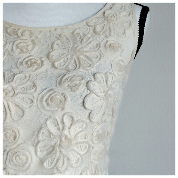 3/$20 I.N.C. Textured Lace Ivory Daisy Tank - Picture 2 of 5